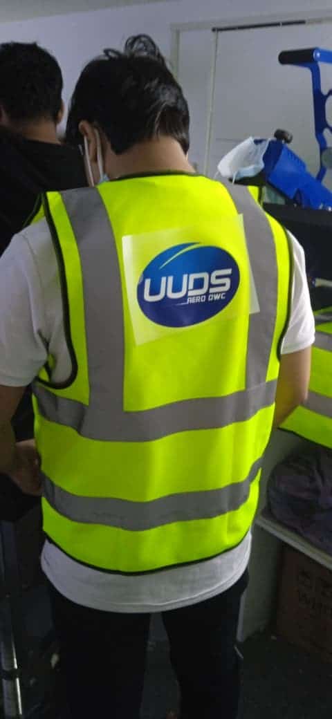 a man ware Safety Vest Printing - Dubai